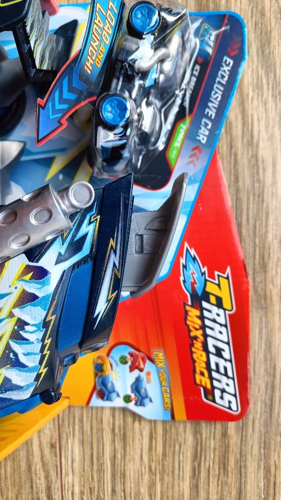 Samochód TRacers mix n race ice launcher truck