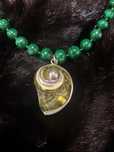 Colar malaquite com caracol do mar com montures prata