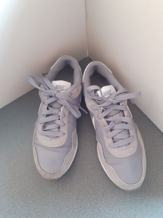 Nike шкіряні кросівки снікерси 35,5 р.