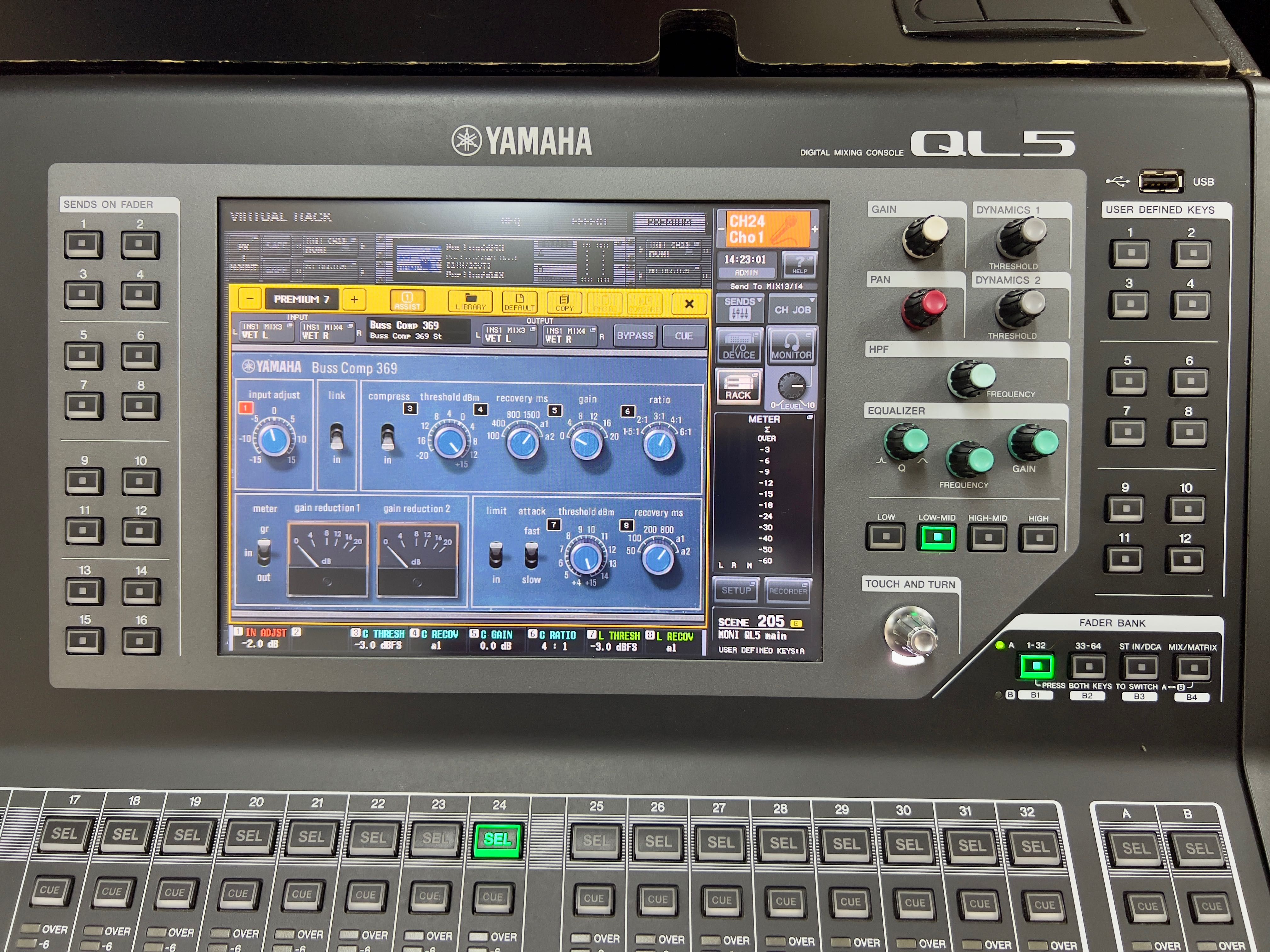 Yamaha QL5 konsoleta cyfrowa mikser w Zcase, świetny stan