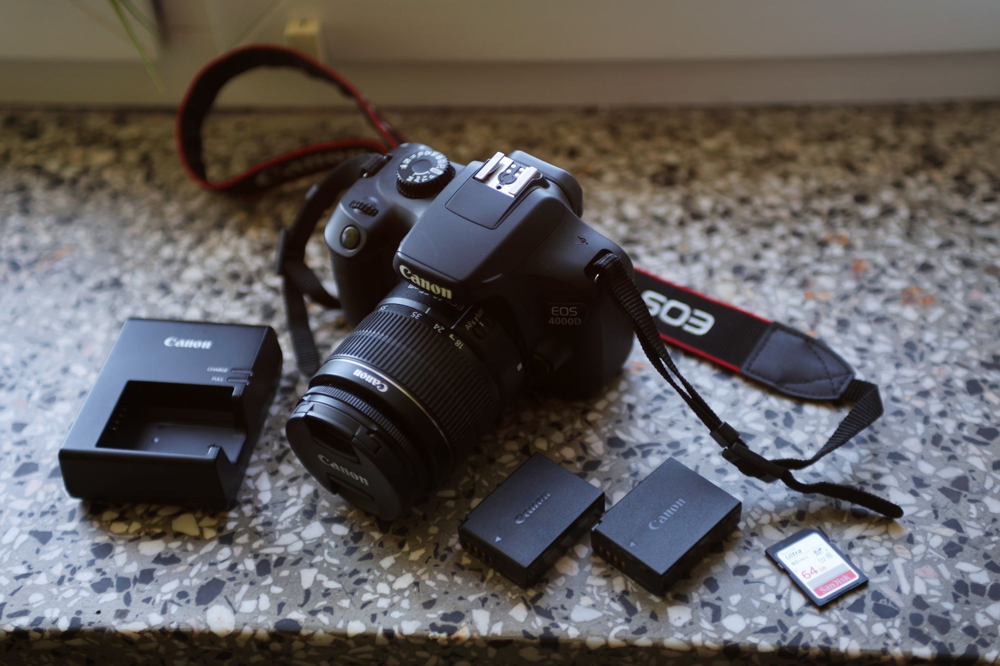 Canon EOS 4000D + EFS 18-55 1:3,5-5,6