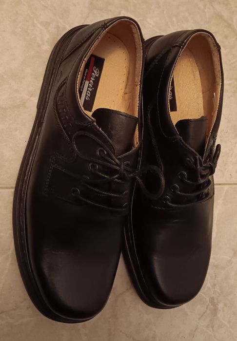 Sapatos de Homem novos
