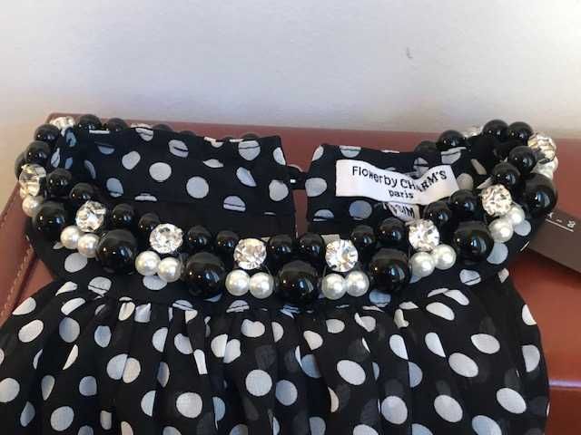 Vestido preto com bolas brancas, muito vaporoso e elegante