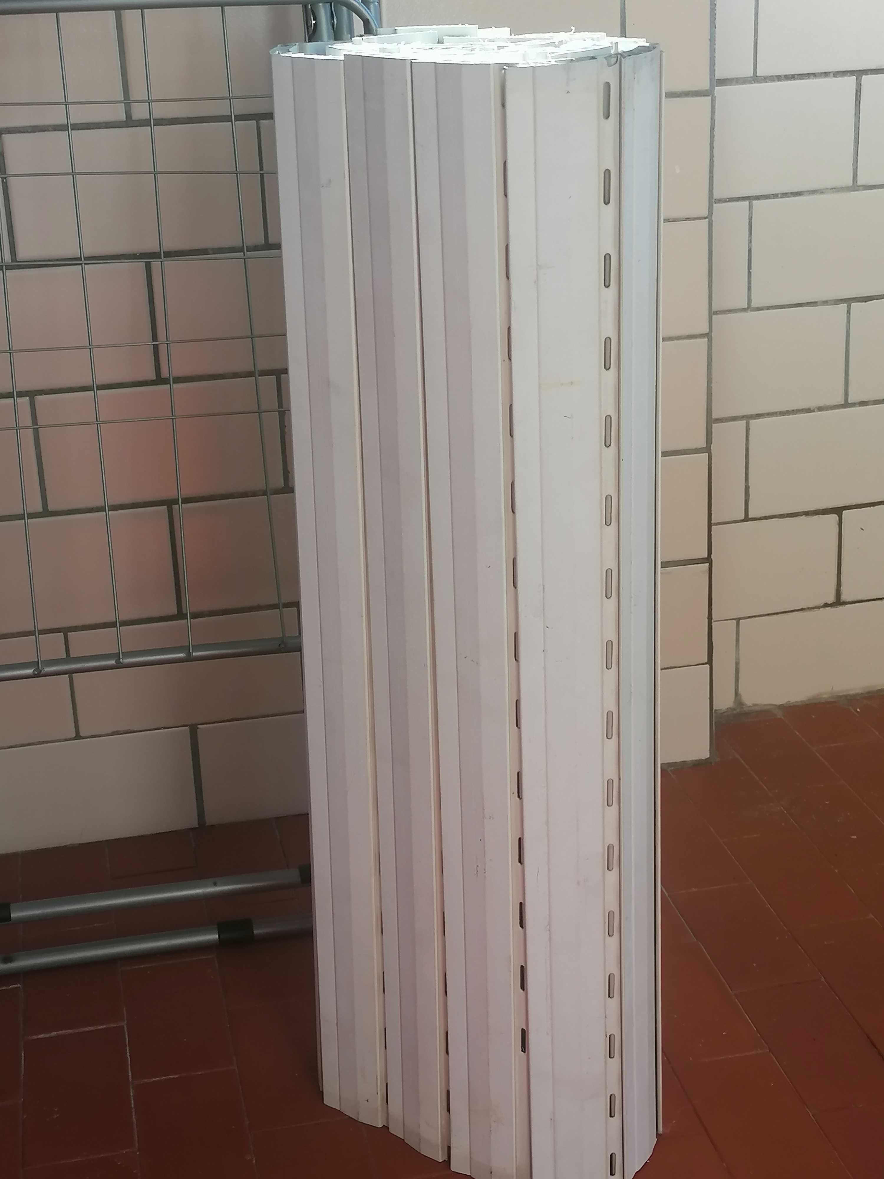 Estores de réguas em pvc usados 71 cm largura. (31 réguas) 5€