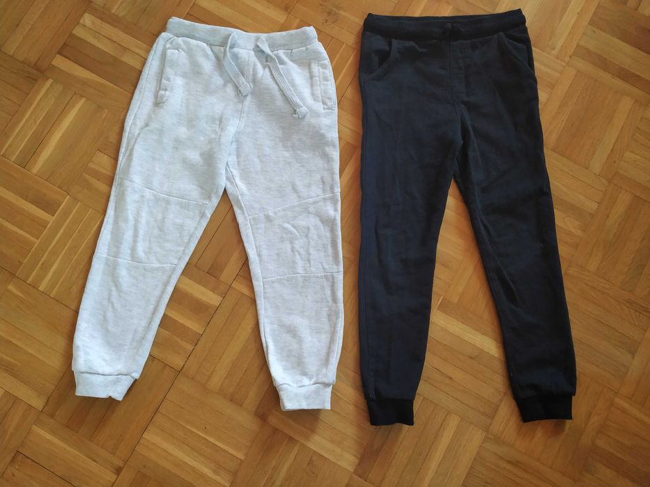 Spodnie dresowe 128 cm (cena za obie pary)