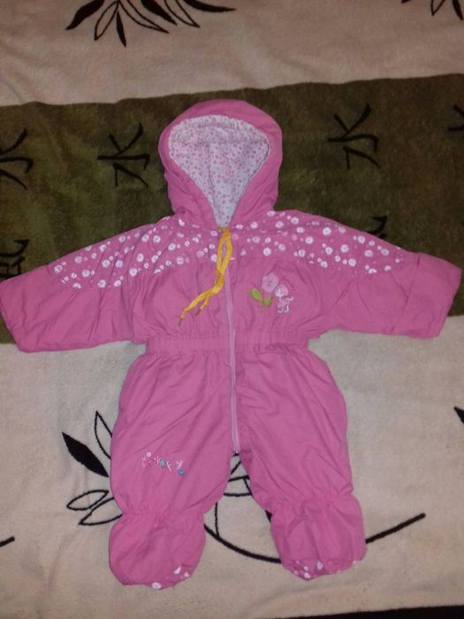 Комбинезон весенний  на 6-9 месяцев