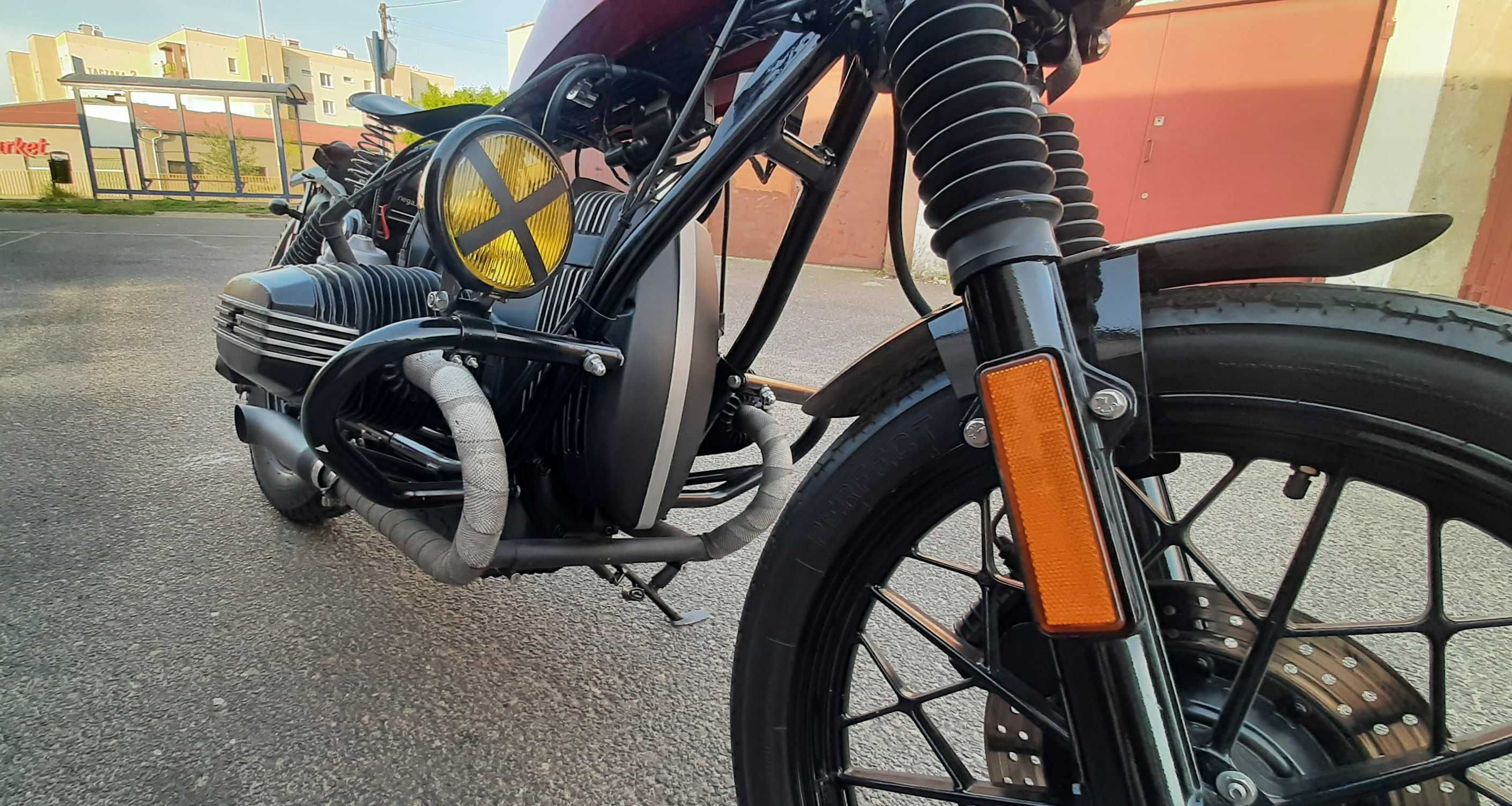 BMW R65 Cafe Bobber