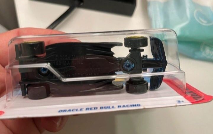 Oracle red bull racing hot wheels