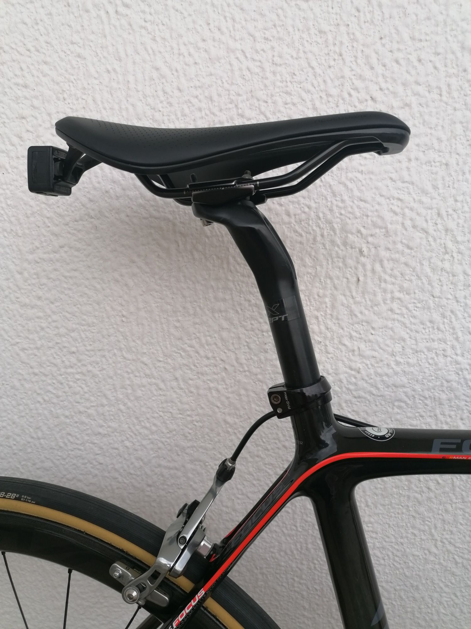 Vendo bicicleta Focus totalmente em carbono!
