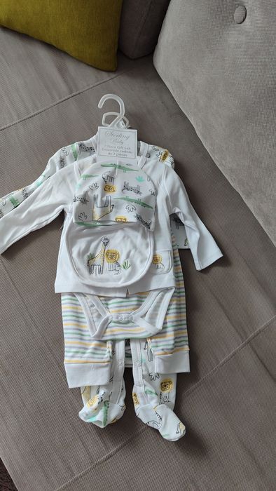 Набір одягу 6 м боді, шапочка, чоловічок, кофта, штани