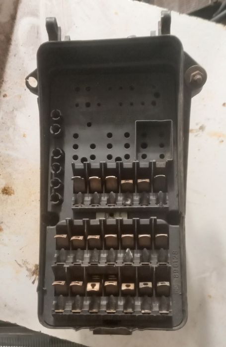 Блок предохранитилей мерседес 190