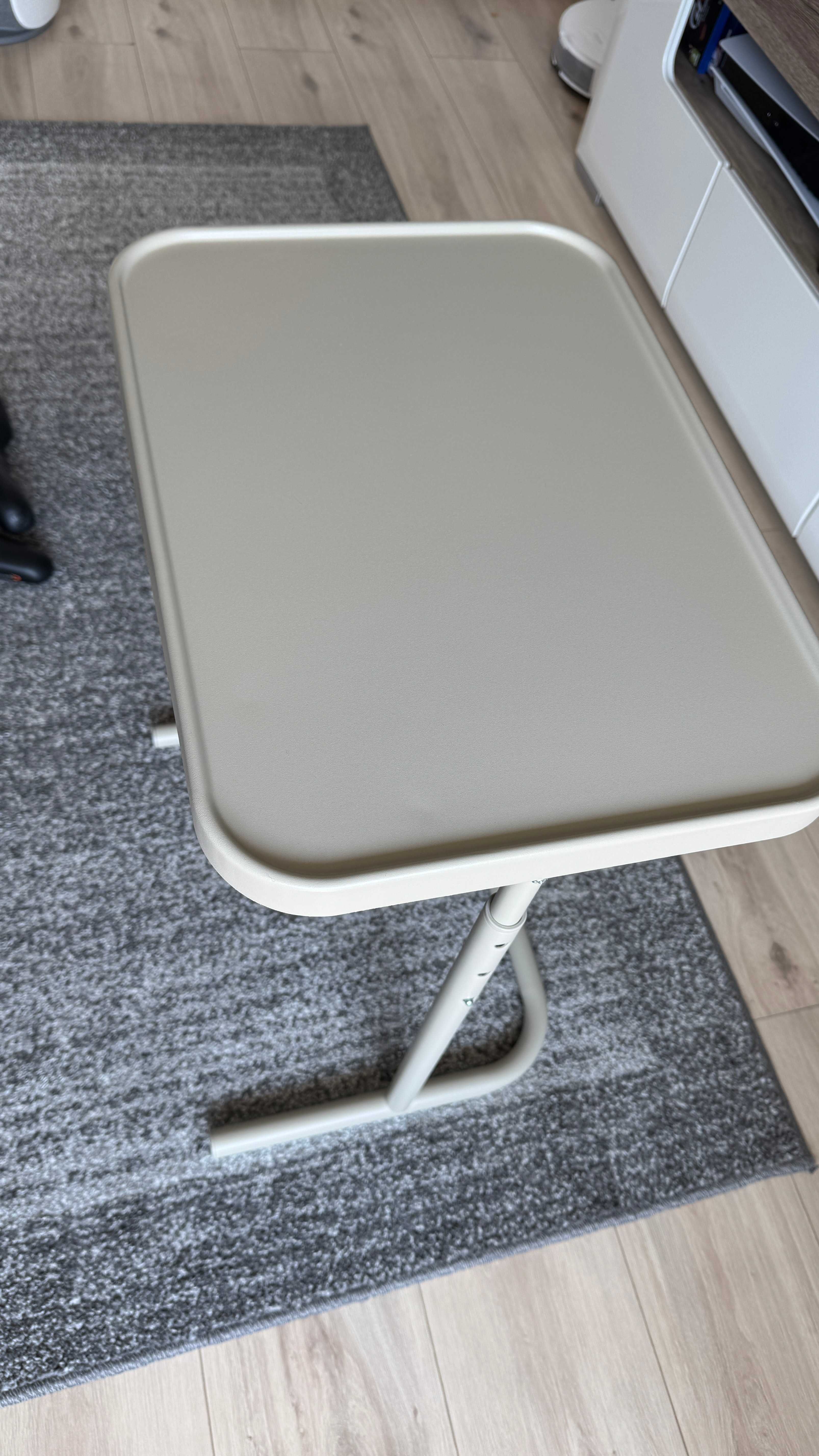 Stolik pod laptopa, beżowy BJÖRKÅSEN IkEa
