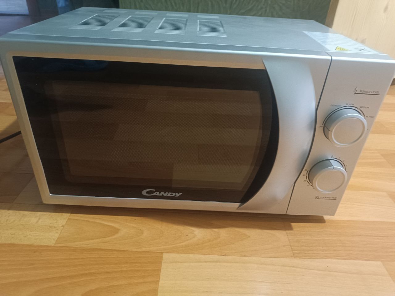 Продам микроволновую печь Сandy
