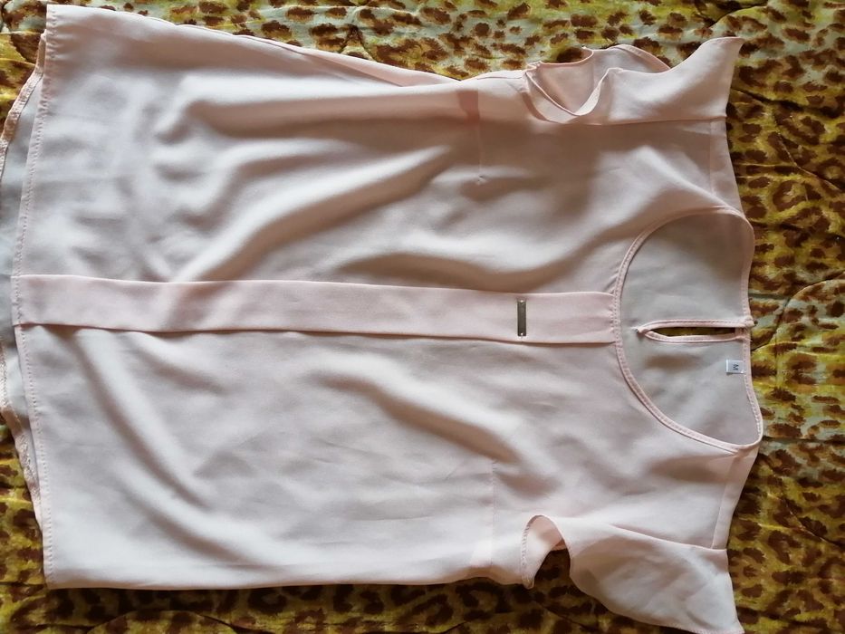 Школьные белые рубашки 1.2.3. класc  размер М,S.