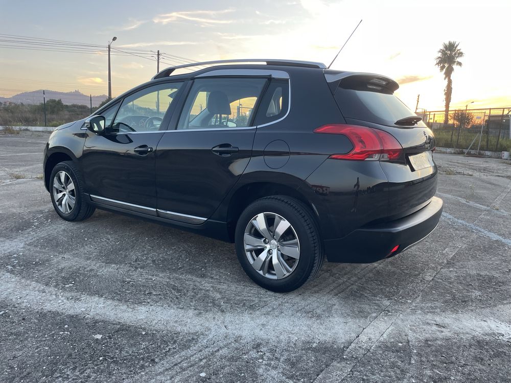 Peugeot 2008 1.2 pure tech allure