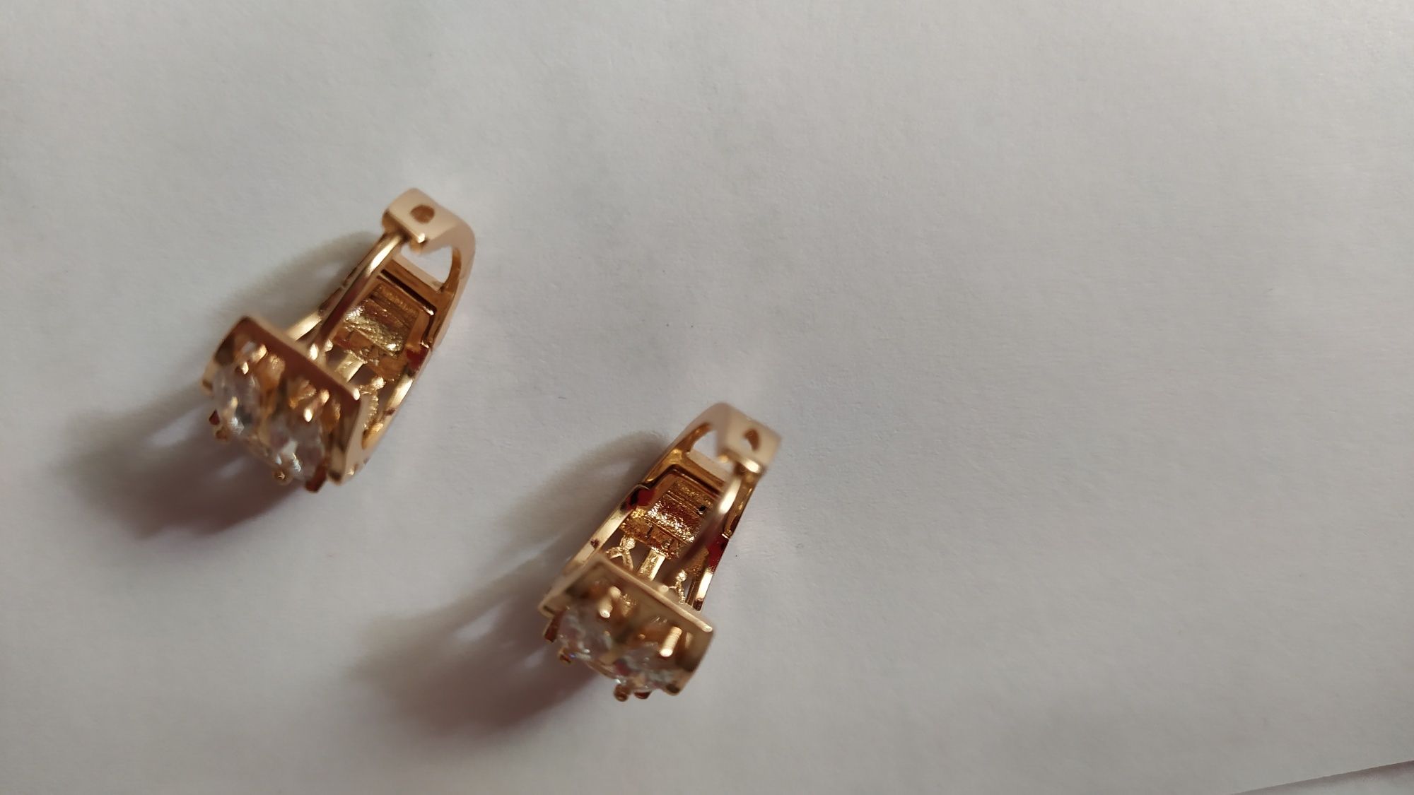 Сережки из медицинского золота Серьги из медицинского золота