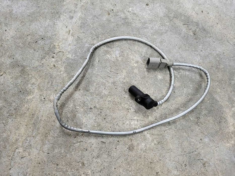 AUDI A8 D3 3,7  , 4,2  czujnik położenia wału .