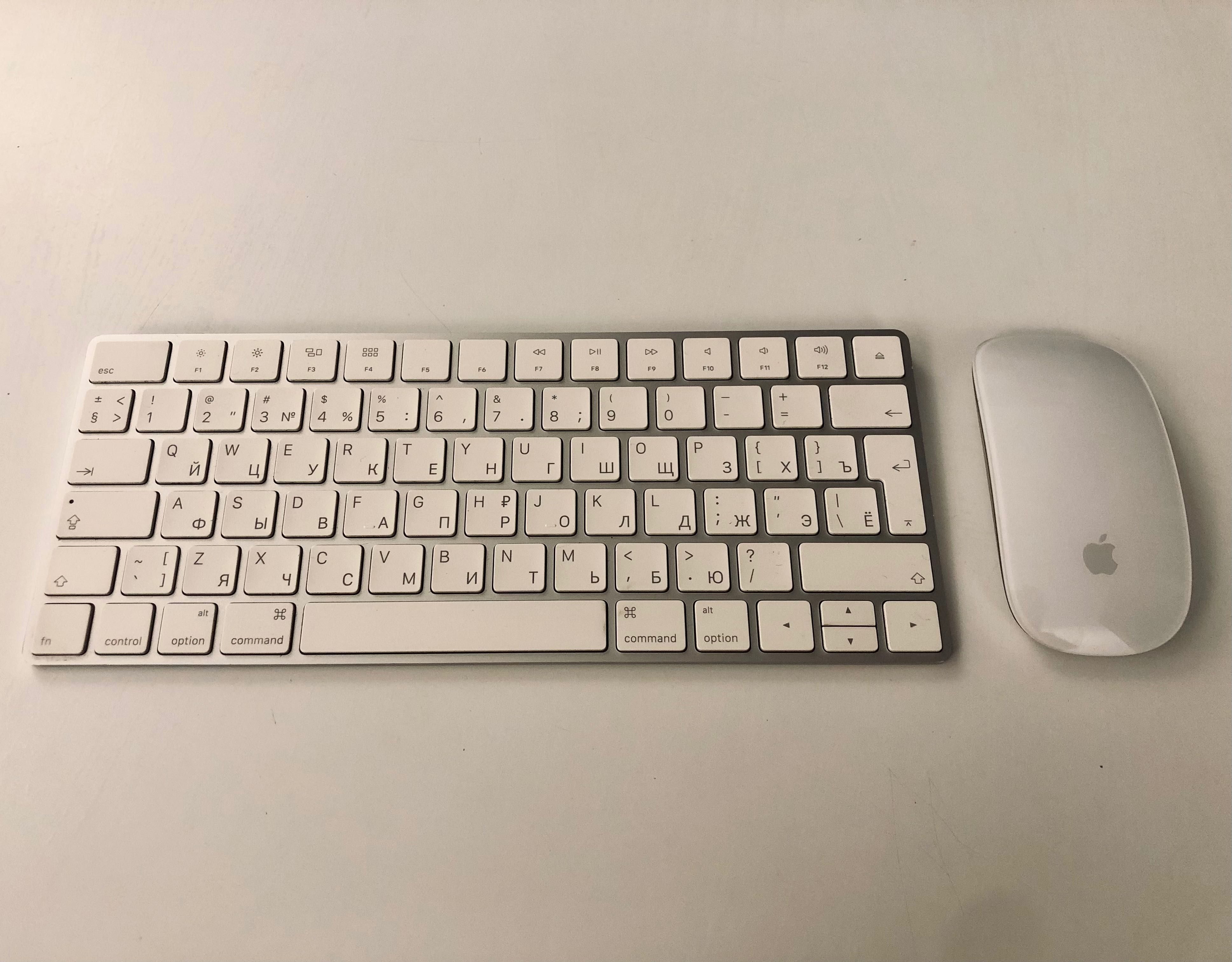 Безпровідні клавіатура і мишка Apple