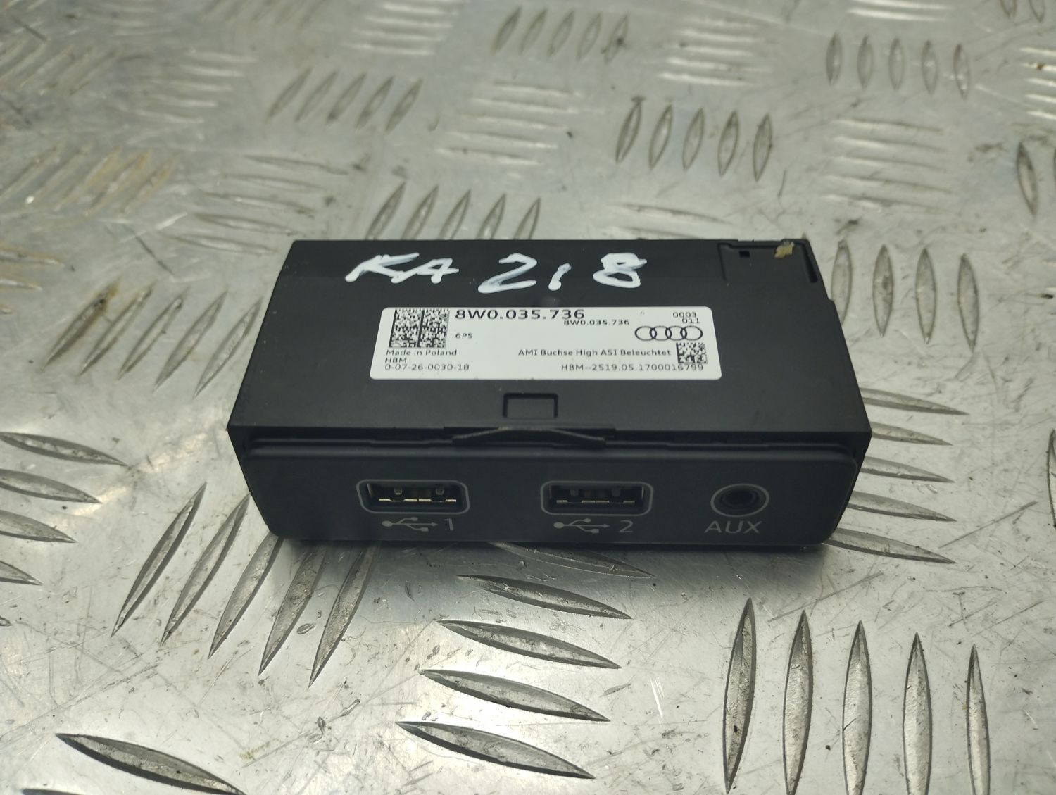 Блок USB 8W0035736 для Audi A4 B9 2015-2022