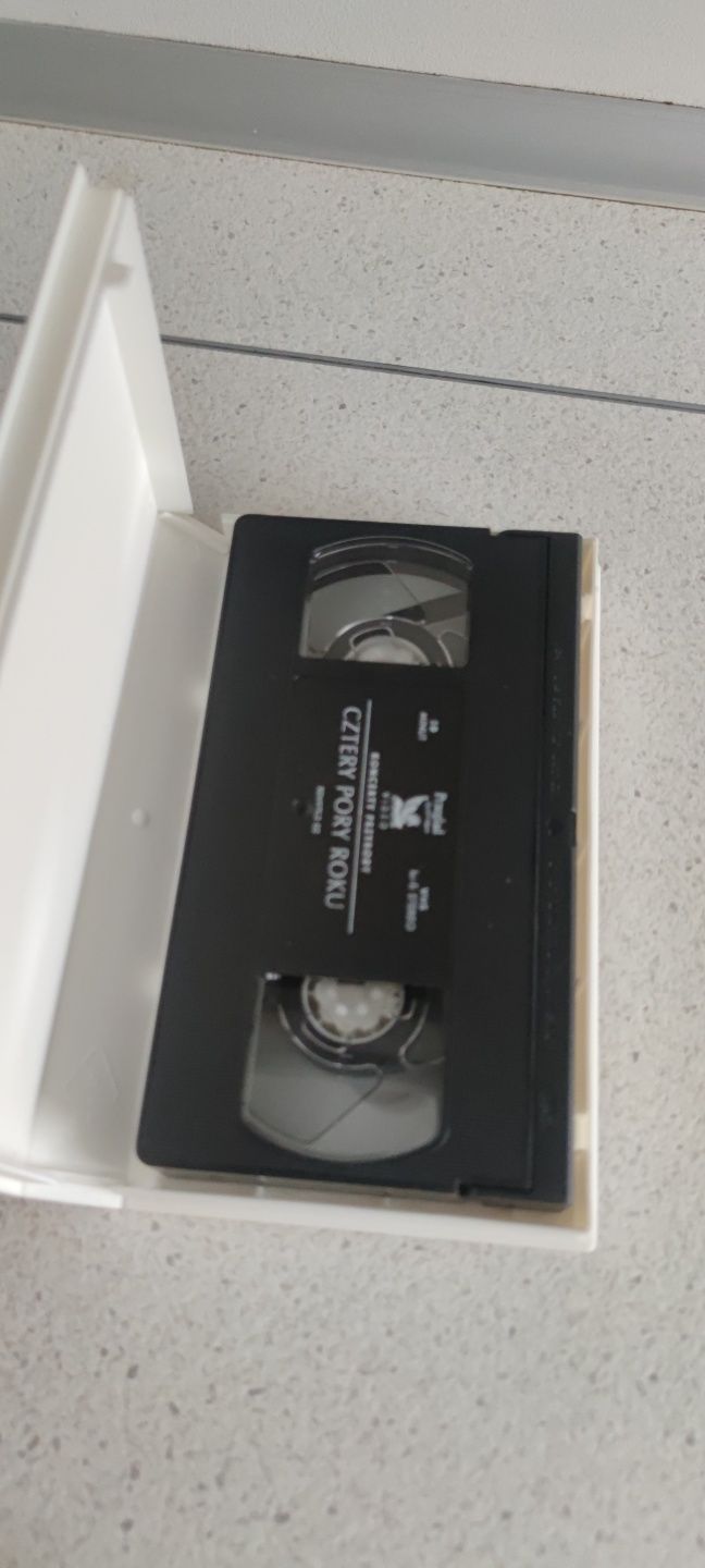 VHS - kaseta - film - cztery pory roku  - koncerty przyrody - przyroda