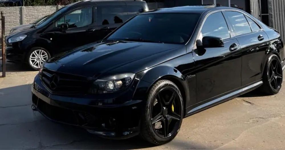 Mercedes C63 AMG