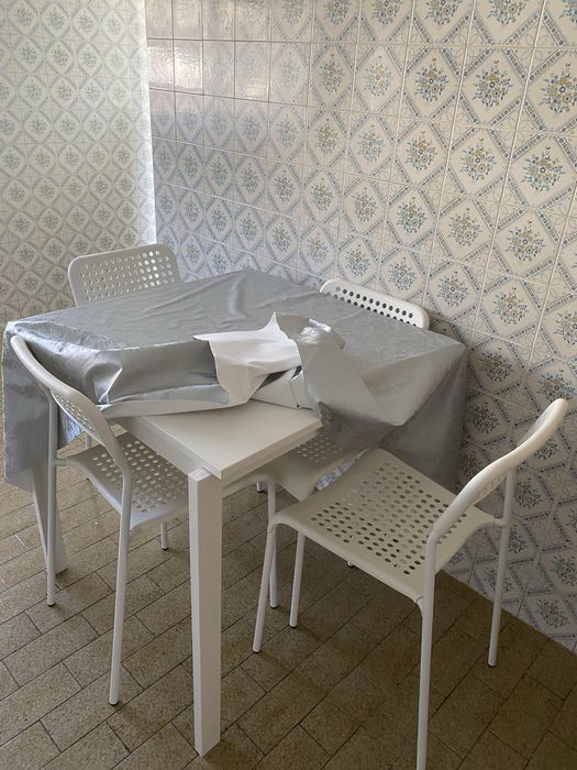 Vendo essa mesa semi nova