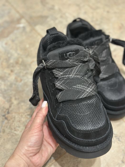 Нові кросівки UGG