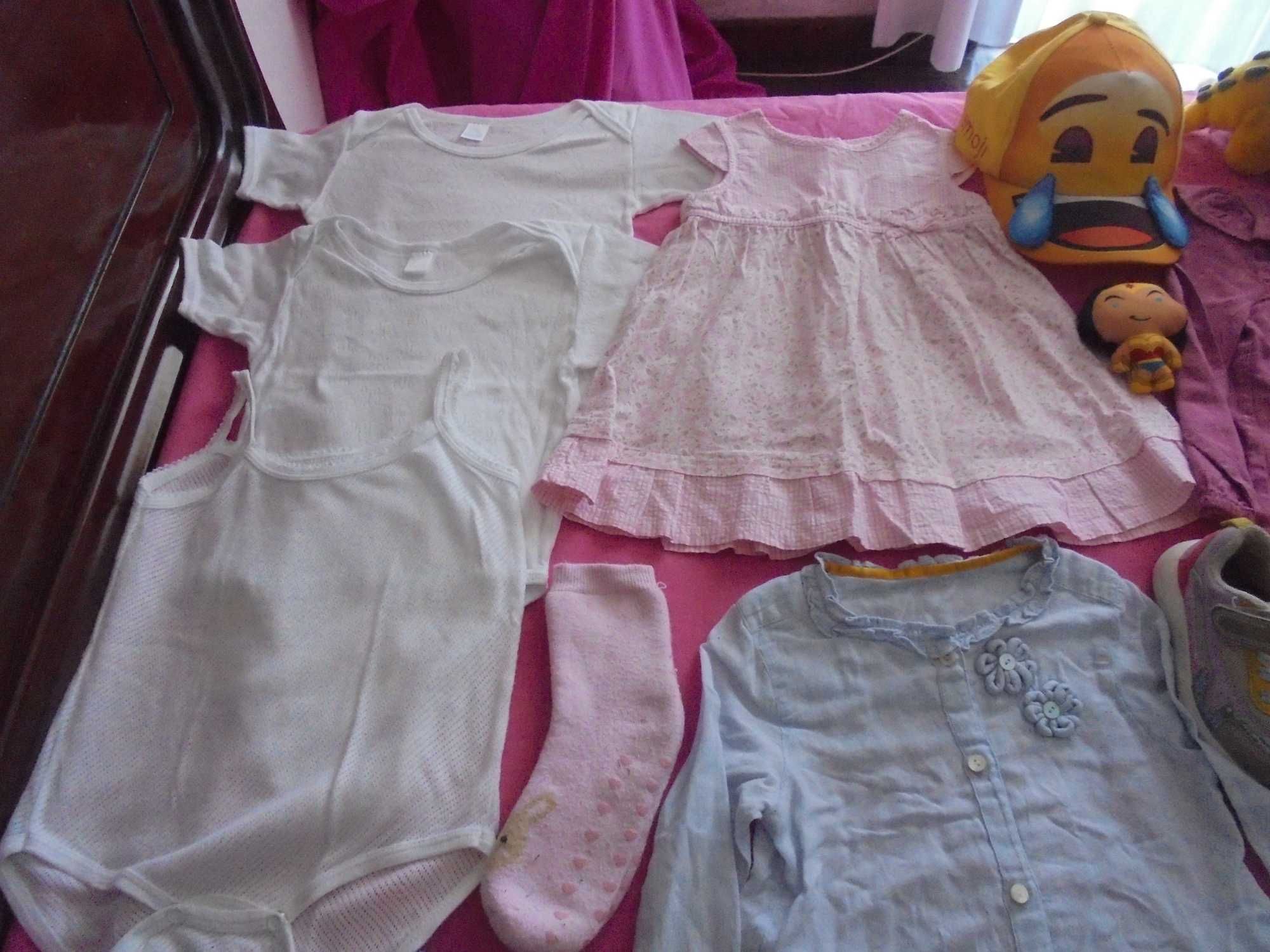 lote de roupa de menina o boné amarelo