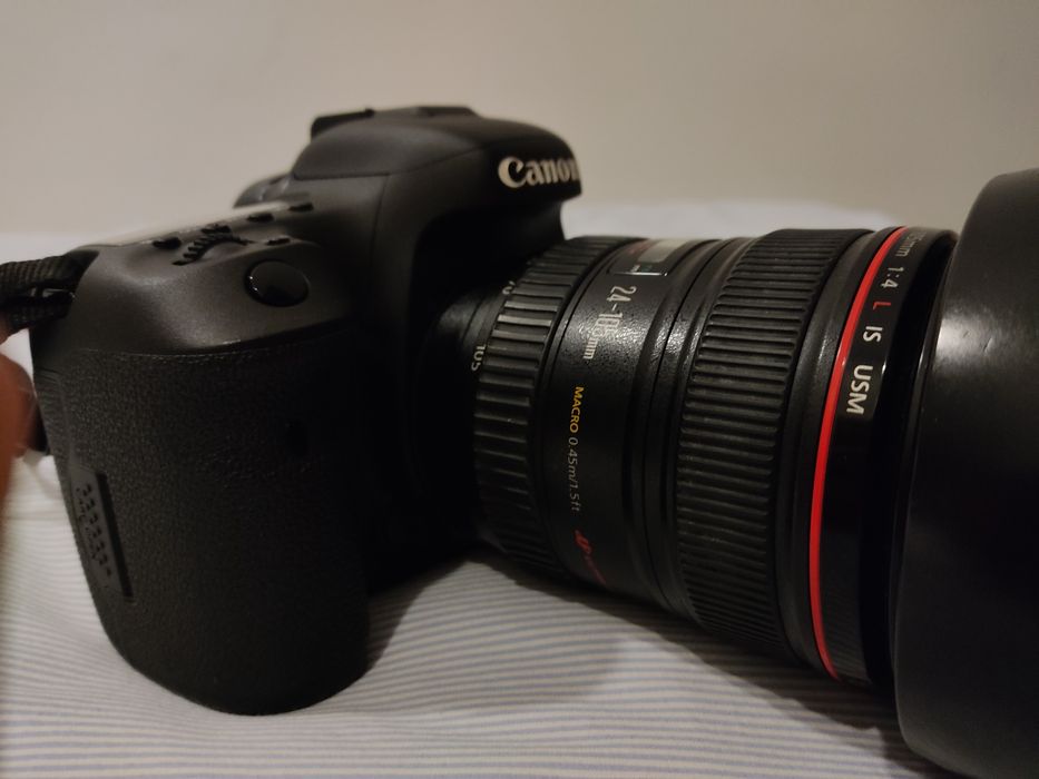 Canon 7D Mark II + 24-105 F/4 + 50 mm F/ 1.8 + Meike Grip