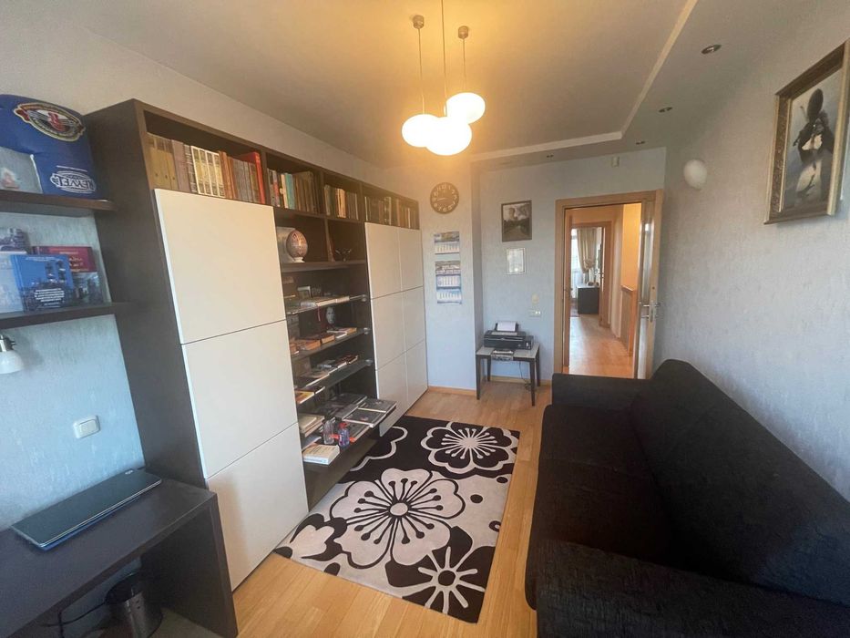 Рідкісна 4к на Паньківській 27/78 (3 спальні і кухня-вітальня)