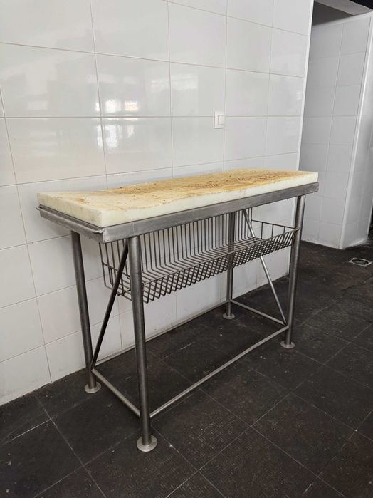 Mesa de Trabalho Inox para Talho/Cozinha com Cesto - 50x125x95 cm