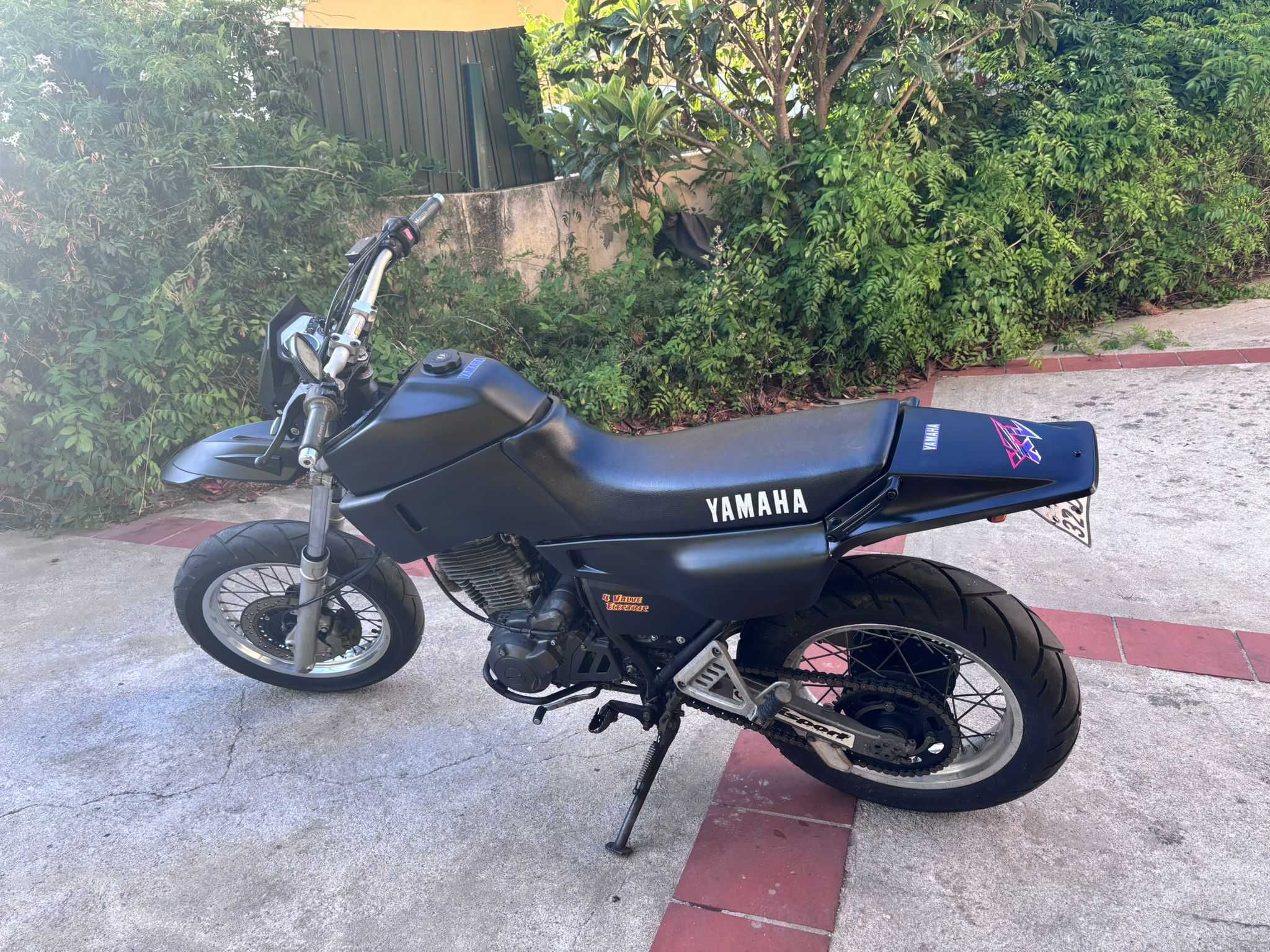 Yamaha XT600e - SUPERMOTARD (CARTA A2 - 35kw)