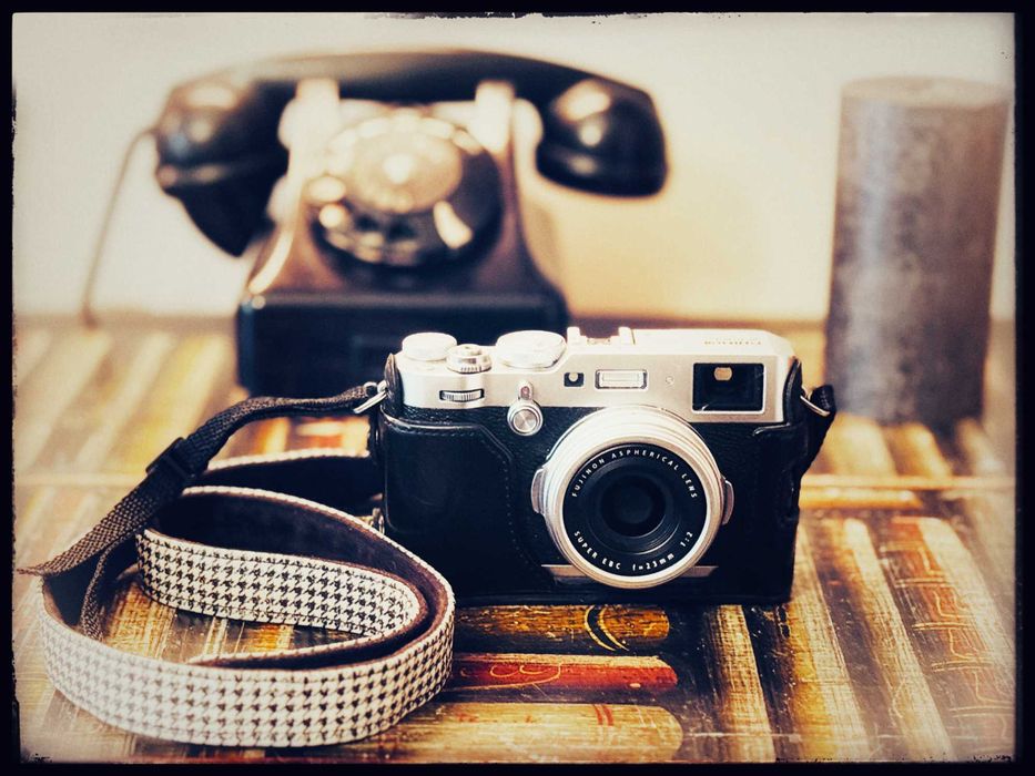 Fuji x100F z oryginalnym skórzanym etui - bardzo dobry stan