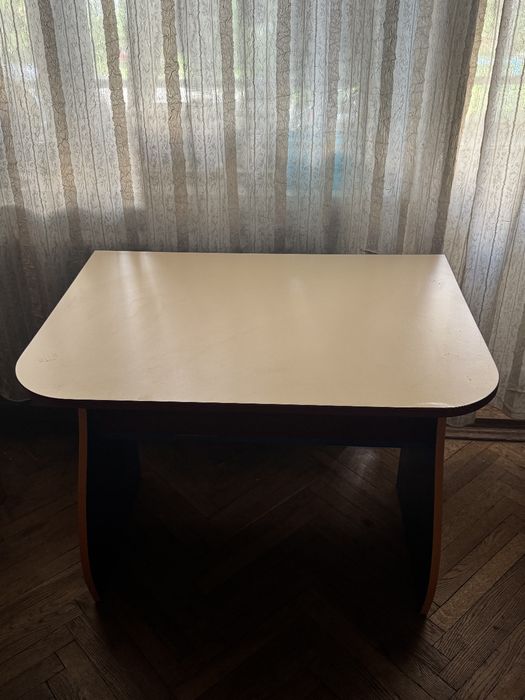 Стіл для письма, для навчання