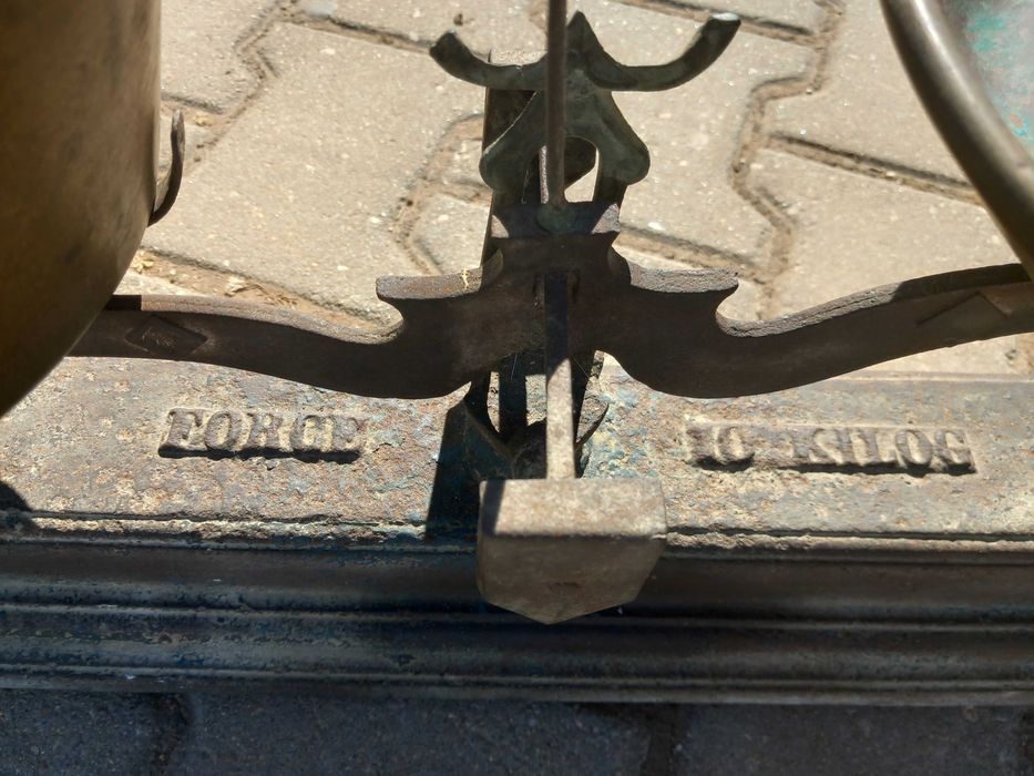 Balança FORCE até 10 kg, francesa, tigelas de latão, década de 1920