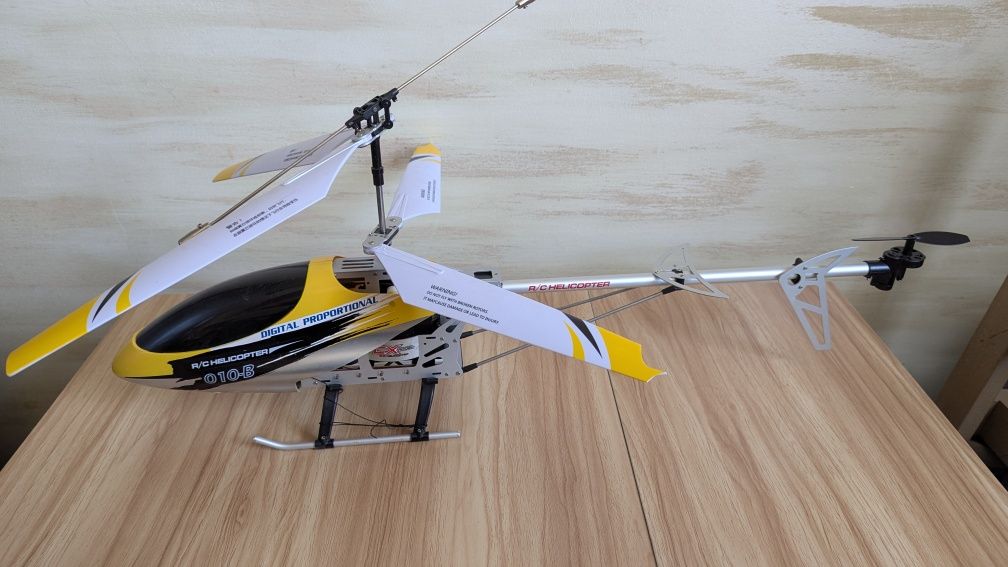 Duży helikopter rc uszkodzony