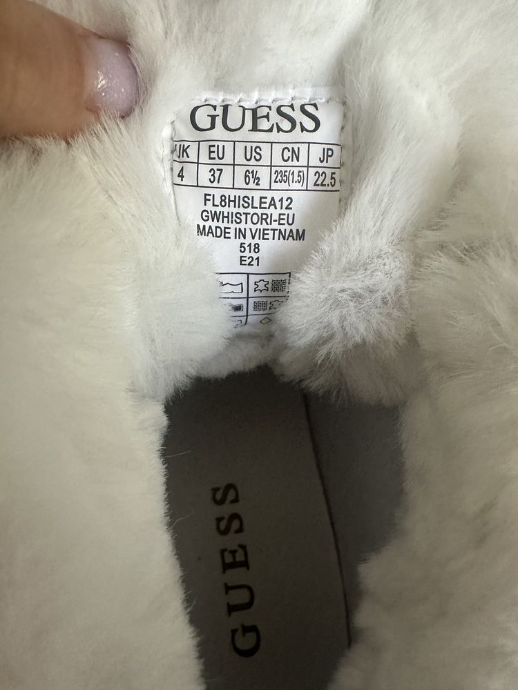 Buty białe futerko Guess 37