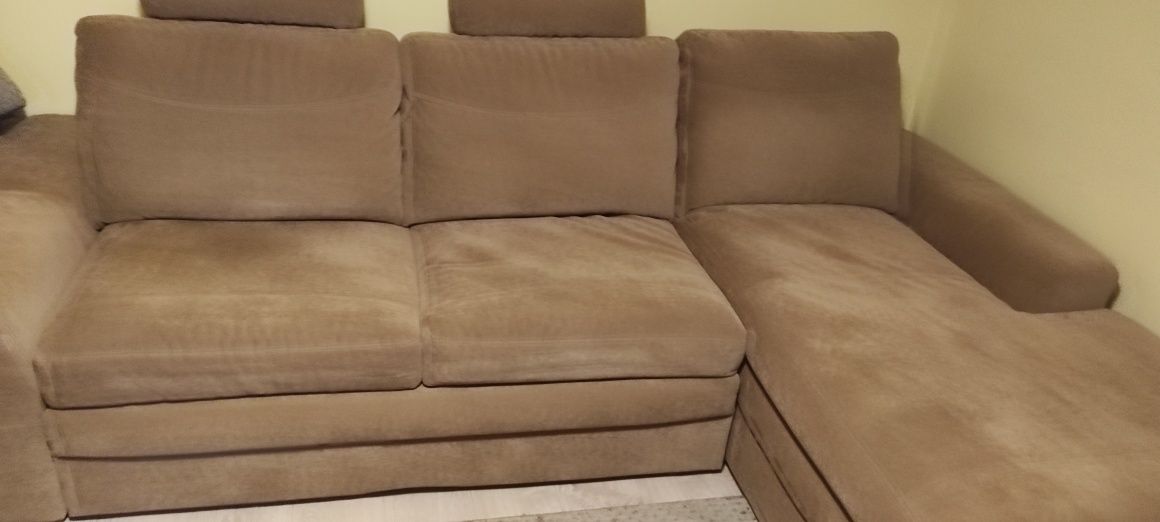 Welurowa sofa narożna z funkcją spania
