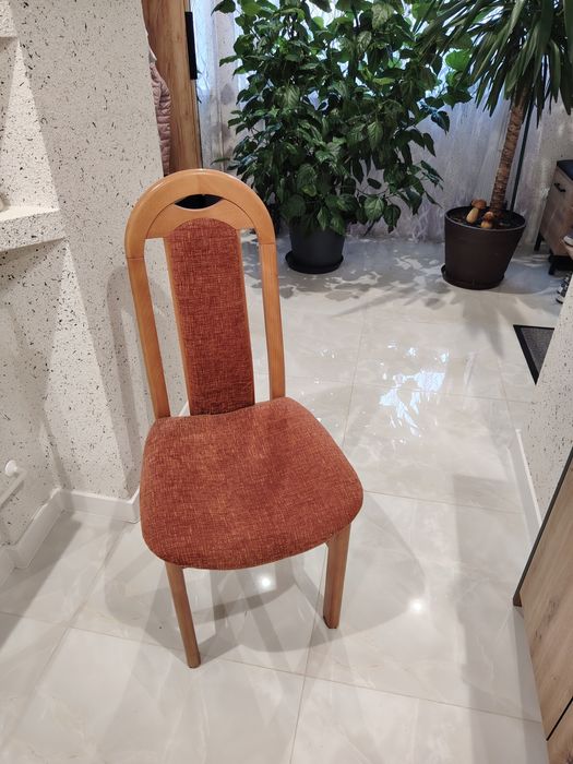 Ładne krzesła plus stół