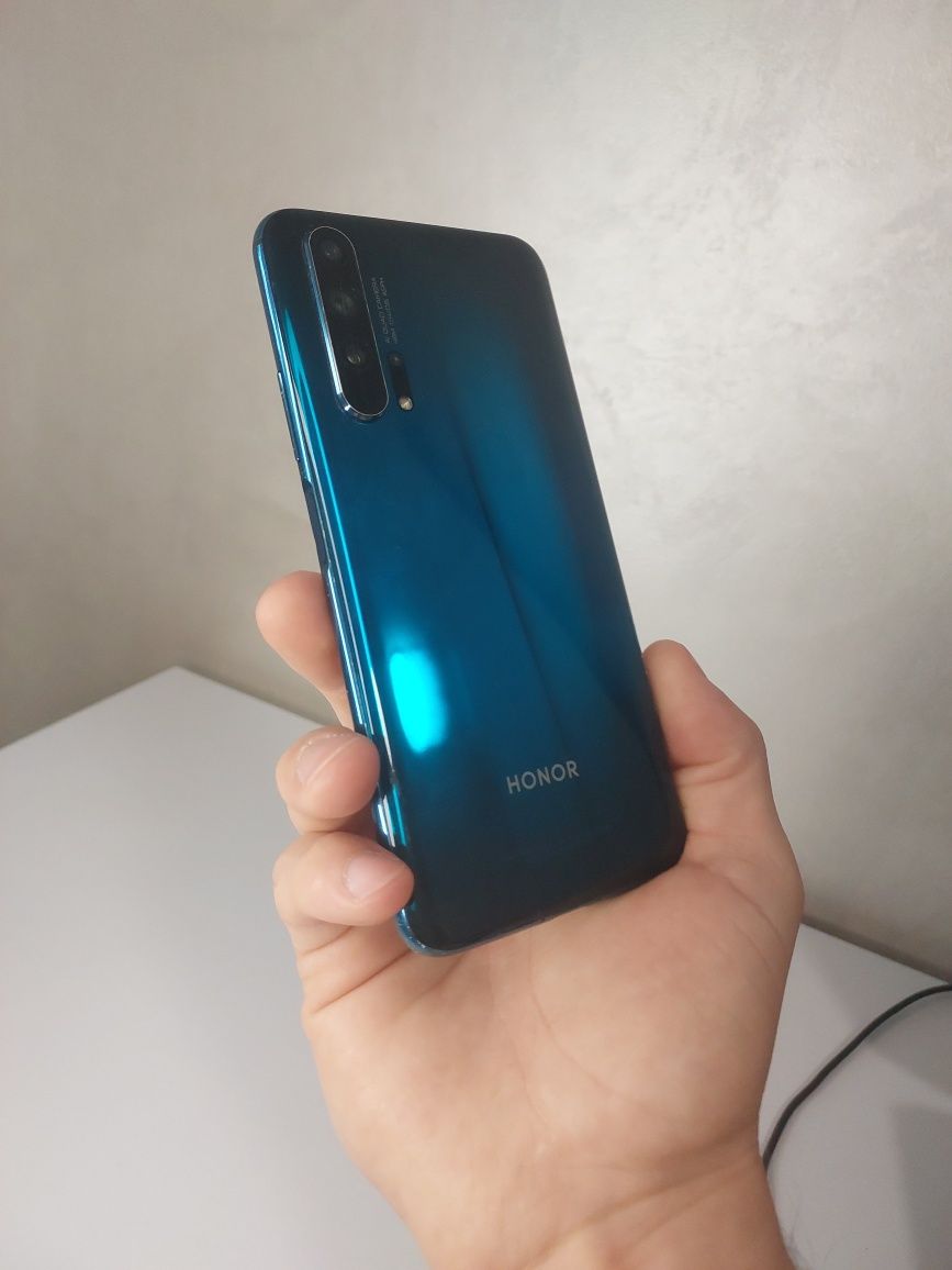 Продам смартфон Honor 20 Pro