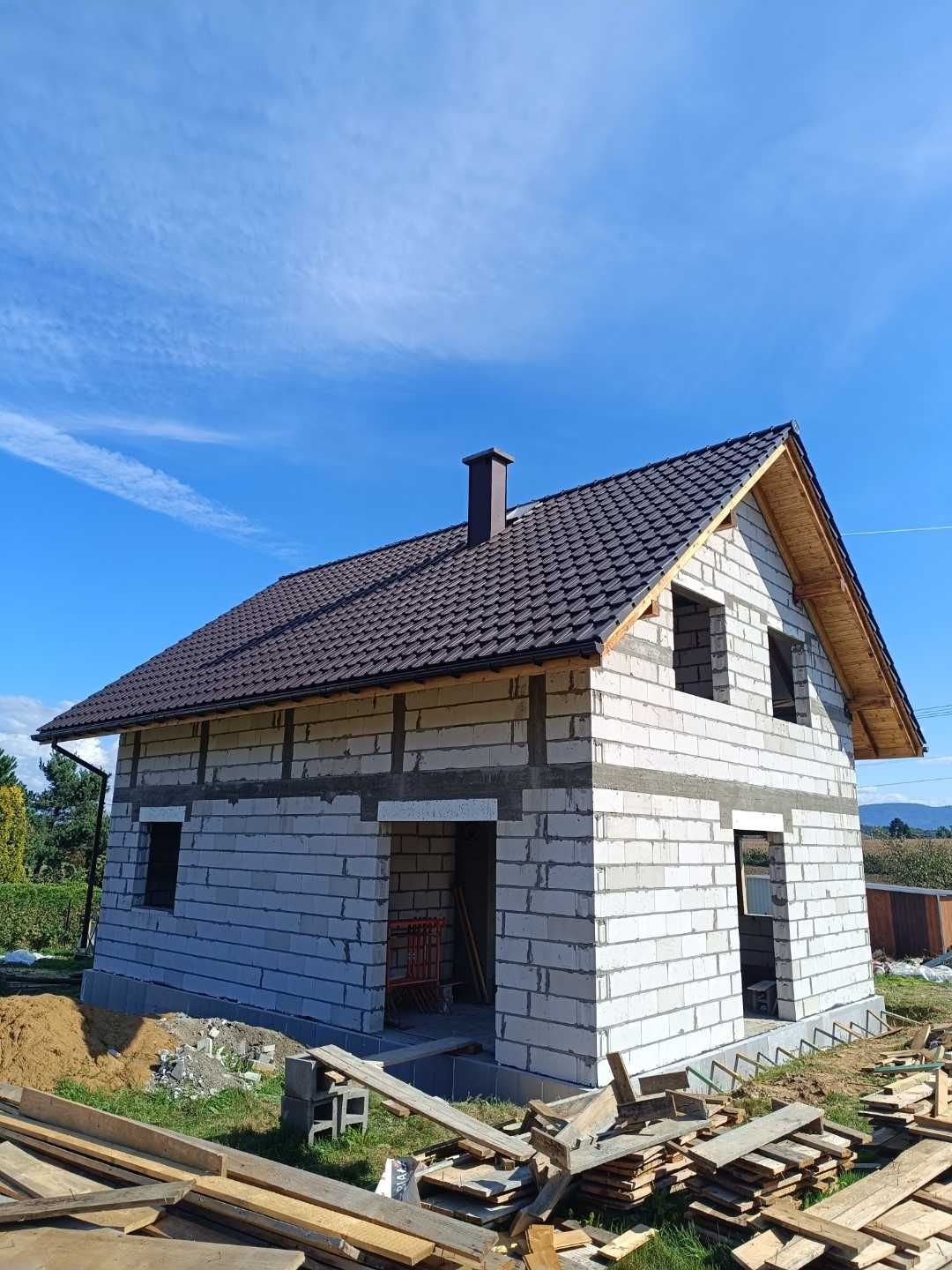 Budowa domów jednorodzinnych od podstaw, usługi i prace budowlane.