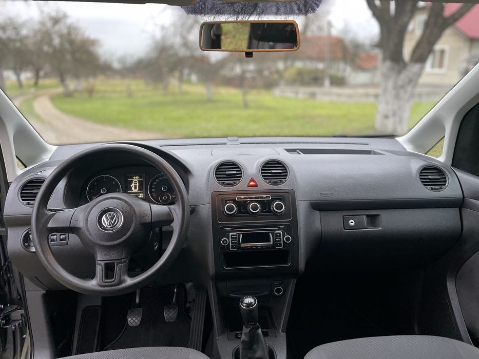 Свіжопригнаний кадді,7 місць