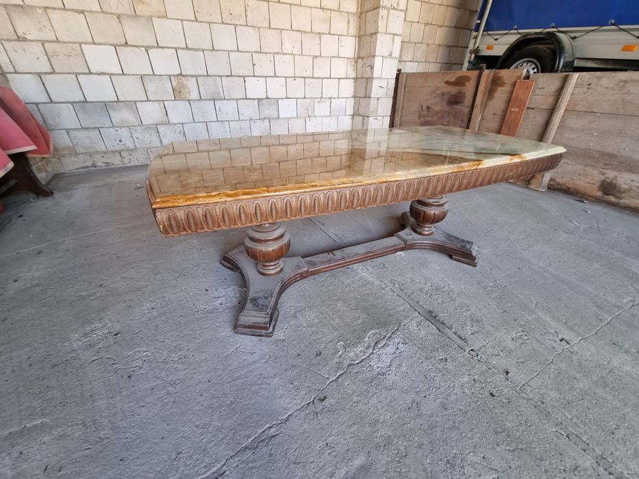 Ława ozdobna z kamienna płyta