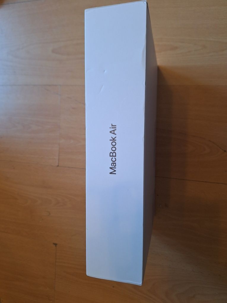 Caixa de MacBook Air de 13 polegadas vazia