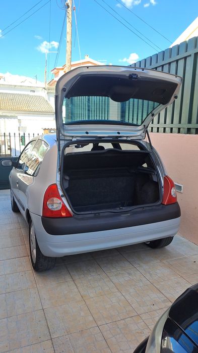 Renault Clio Cinza