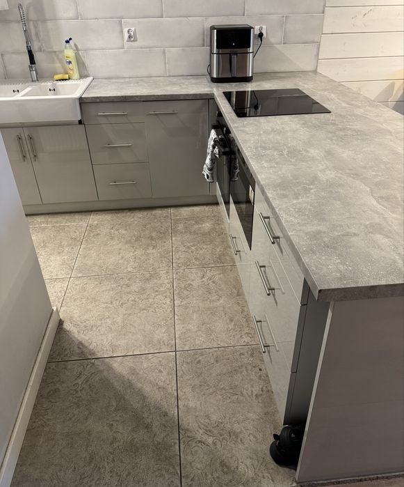 Meble kuchenne szare w połysku