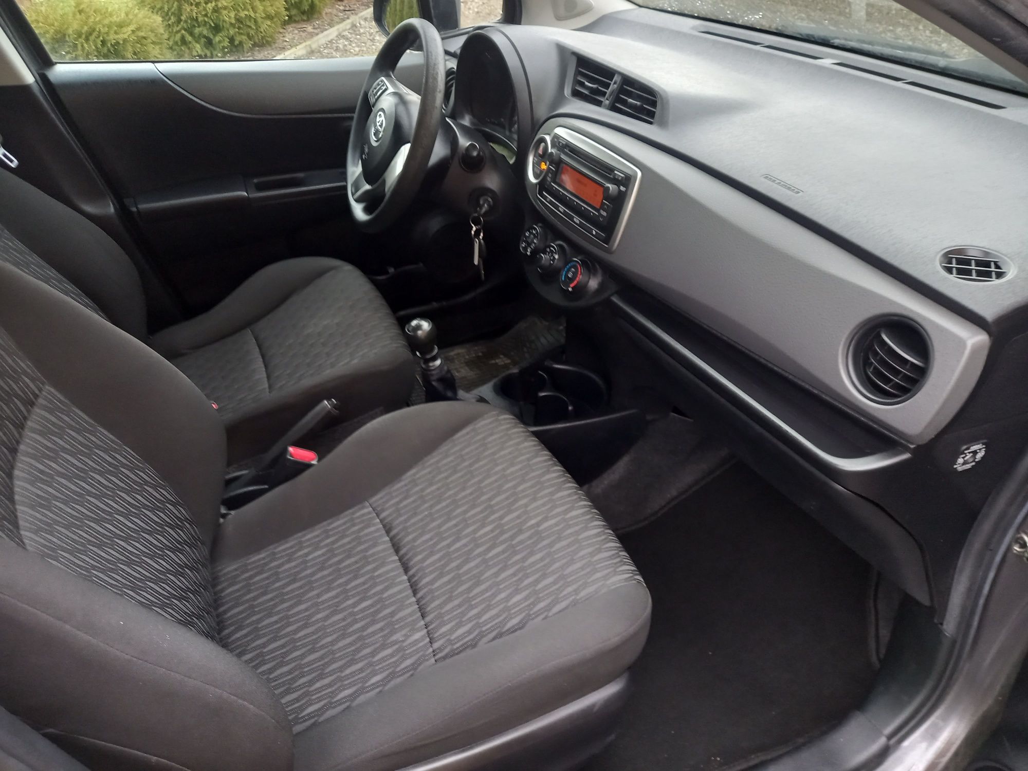 Toyota yaris 1.3 klima 6 biegów