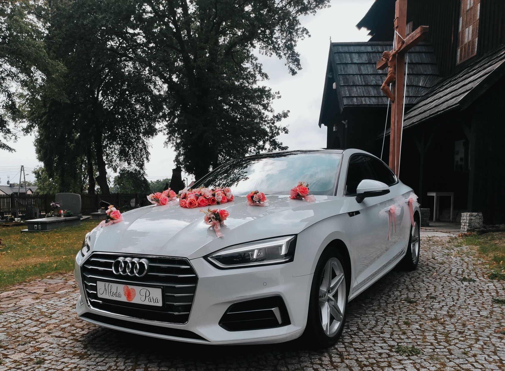 Samochód do ślubu / wesela młodej pary piękne białe audi A5 Sportback