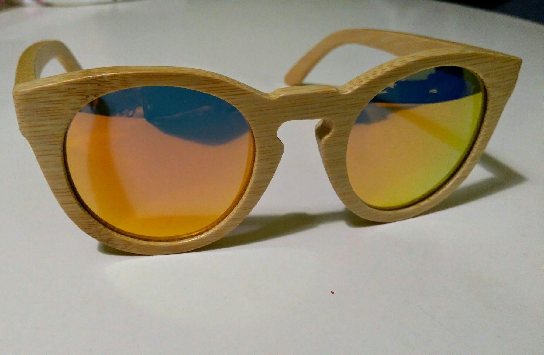 Przeciwsłoneczne okulary bambusowe + etui.