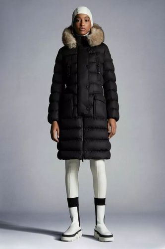 Жіночий чорний довгий пуховик moncler з хутром на капюшоні ,3